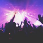 concert feestende mensen